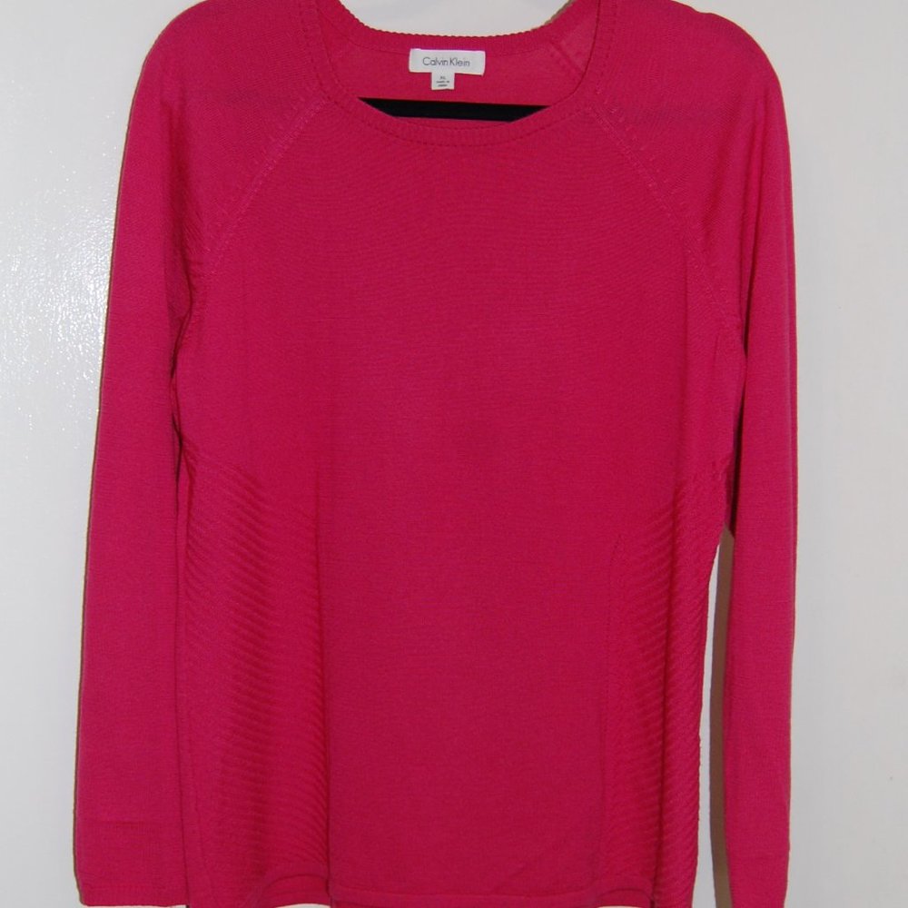 Calvin Klein, fucshia sweater